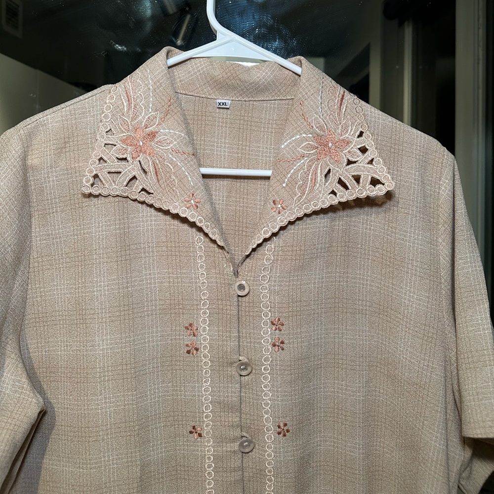 Rare vintage button up with eyelet collar